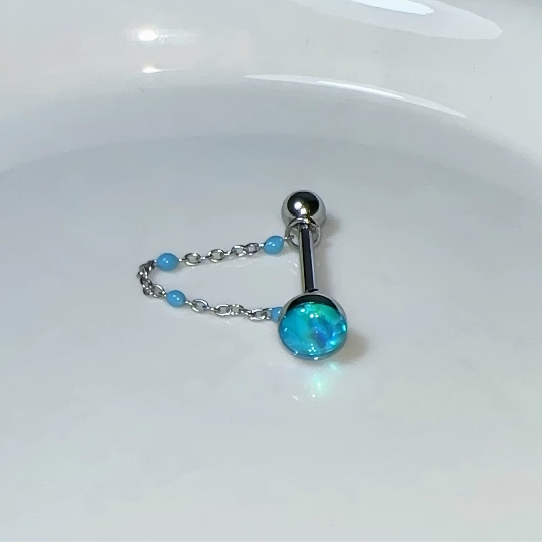 1개 고품질 트렌디 블루 글리터 볼 체인 티타늄 스틸  - Body Jewelry Hot 리뷰 및 가격