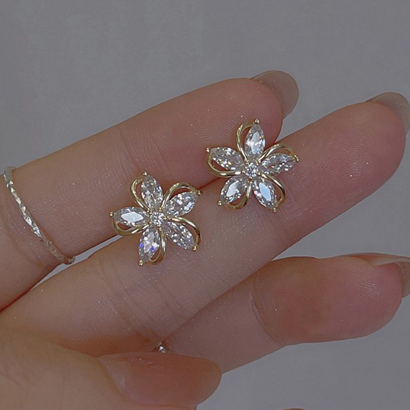 여성을위한 우아한 꽃 스터드 귀걸이 피어싱 연골 귀 반 - Conch Earring Hoop 리뷰 및 가격
