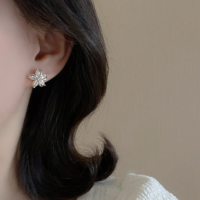 여성을위한 우아한 꽃 스터드 귀걸이 피어싱 연골 귀 반 - Conch Earring Hoop 리뷰 및 가격